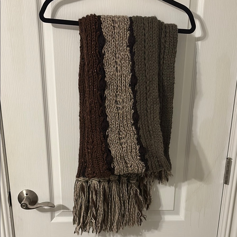 Chunky Knit Fringe Scarf - Brown, Beige, black and metallic - Picture 4 of 4
